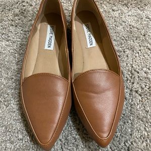 Steve Madden size 6 Feather Flats in Tan